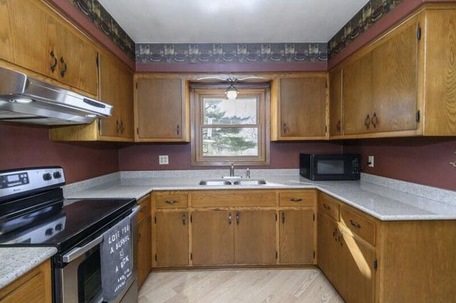 S58W25347 Crest DRIVE, Waukesha, WI 53189