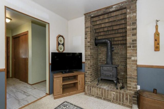 S58W25347 Crest DRIVE, Waukesha, WI 53189