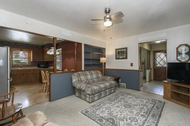 S58W25347 Crest DRIVE, Waukesha, WI 53189