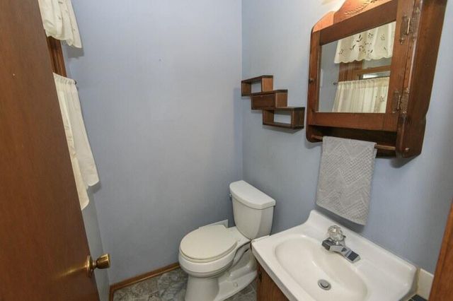 S58W25347 Crest DRIVE, Waukesha, WI 53189