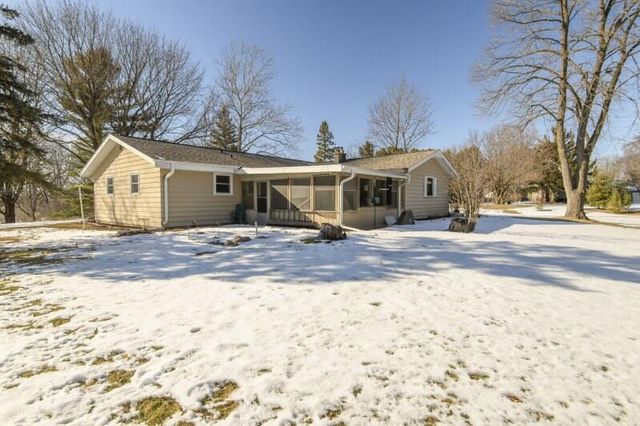 S58W25347 Crest DRIVE, Waukesha, WI 53189