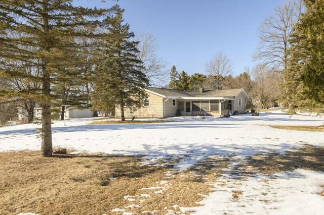 S58W25347 Crest DRIVE, Waukesha, WI 53189