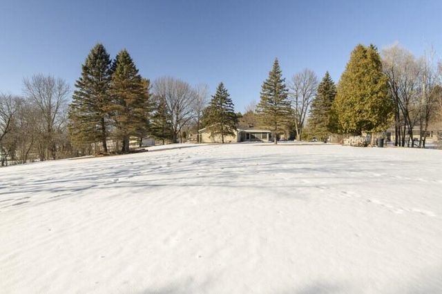 S58W25347 Crest DRIVE, Waukesha, WI 53189