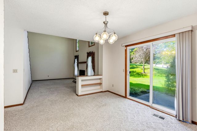 6604 Upper 23rd Street N, Oakdale, MN 55128