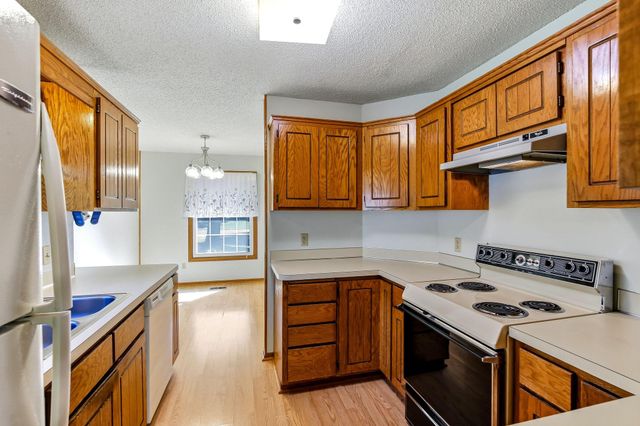 6604 Upper 23rd Street N, Oakdale, MN 55128