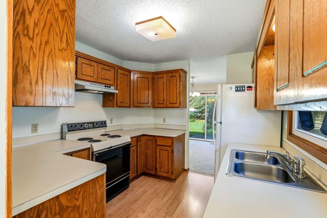6604 Upper 23rd Street N, Oakdale, MN 55128