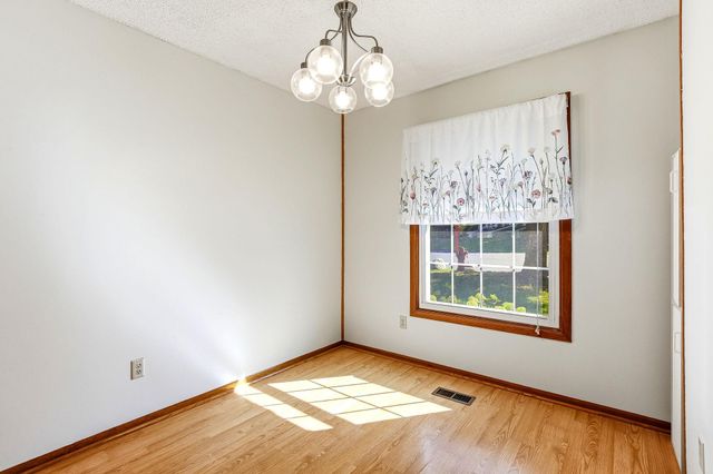 6604 Upper 23rd Street N, Oakdale, MN 55128