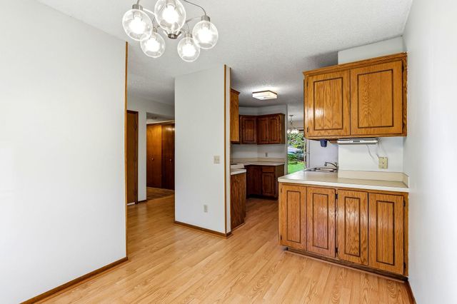 6604 Upper 23rd Street N, Oakdale, MN 55128