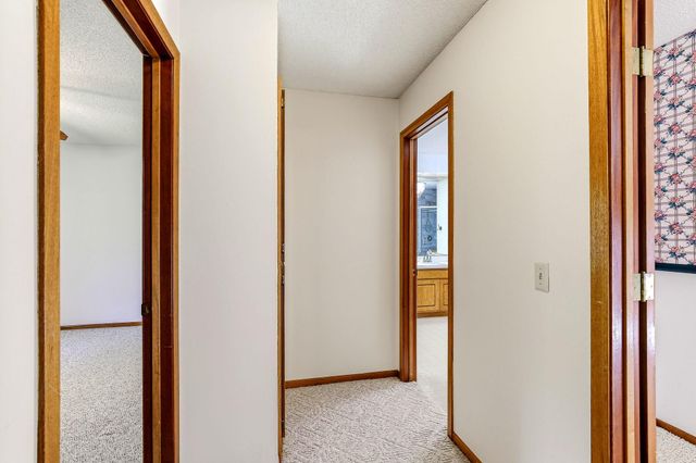 6604 Upper 23rd Street N, Oakdale, MN 55128