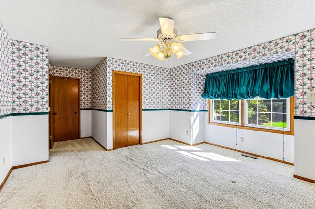 6604 Upper 23rd Street N, Oakdale, MN 55128