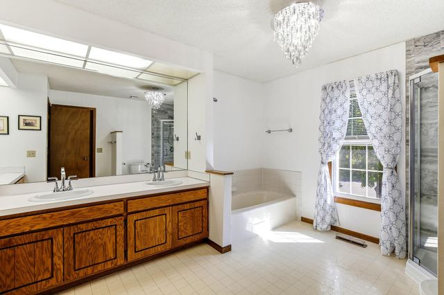 6604 Upper 23rd Street N, Oakdale, MN 55128