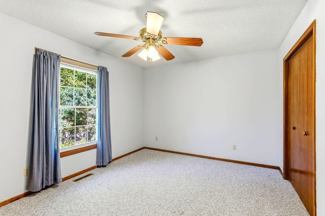 6604 Upper 23rd Street N, Oakdale, MN 55128