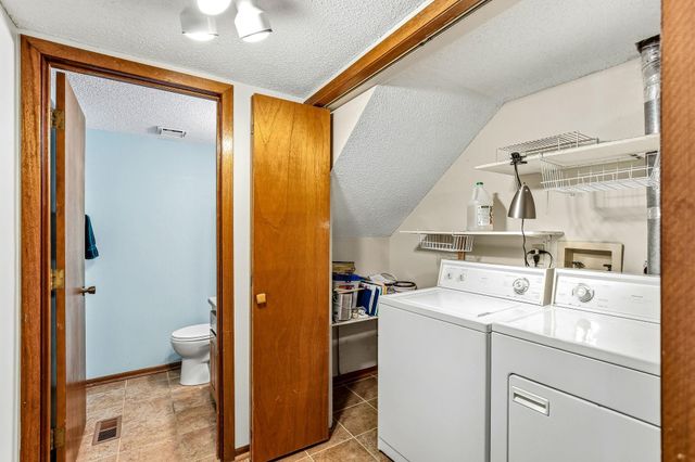 6604 Upper 23rd Street N, Oakdale, MN 55128
