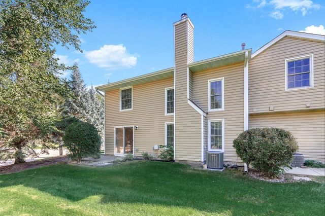 6604 Upper 23rd Street N, Oakdale, MN 55128