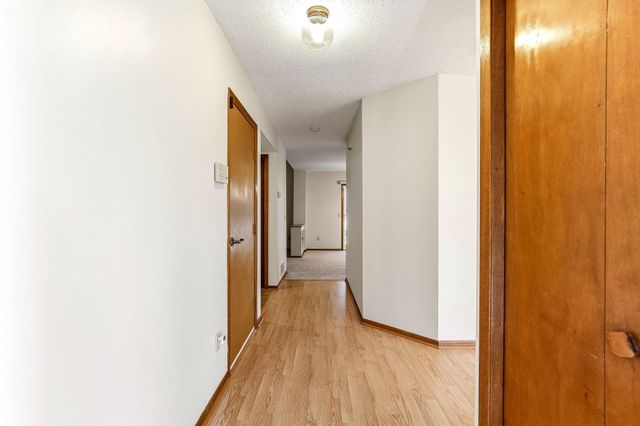 6604 Upper 23rd Street N, Oakdale, MN 55128
