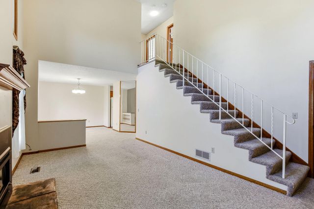 6604 Upper 23rd Street N, Oakdale, MN 55128