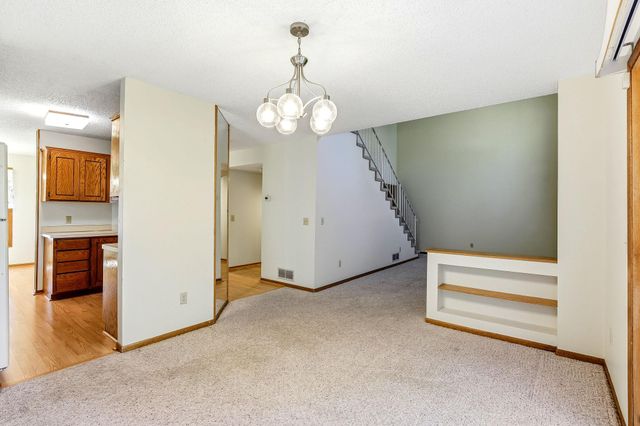 6604 Upper 23rd Street N, Oakdale, MN 55128