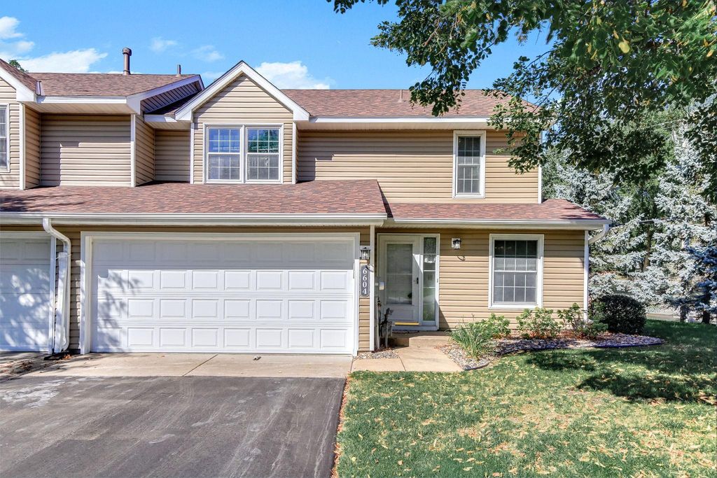 6604 Upper 23rd Street N, Oakdale, MN 55128