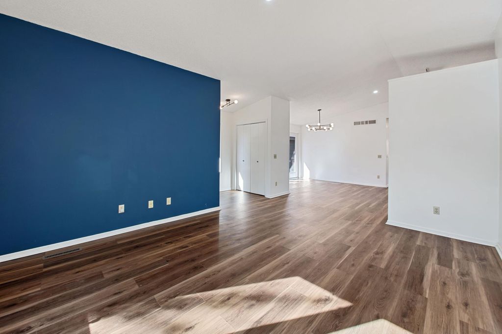 5347 Emerald Way, Apple Valley, MN 55124 — photo 5