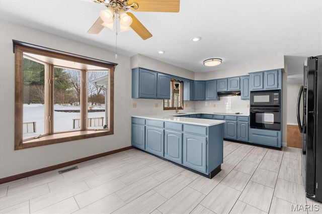 29 Santa Anita Drive, Maryville, IL 62062