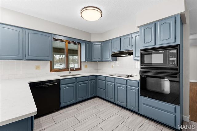 29 Santa Anita Drive, Maryville, IL 62062