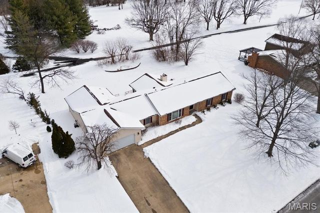 29 Santa Anita Drive, Maryville, IL 62062