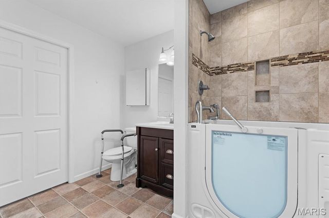 29 Santa Anita Drive, Maryville, IL 62062