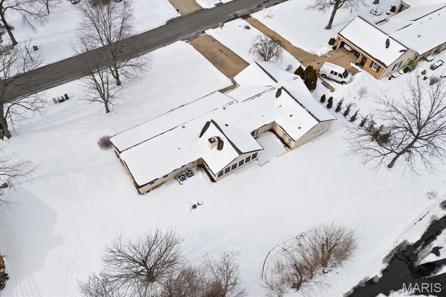 29 Santa Anita Drive, Maryville, IL 62062