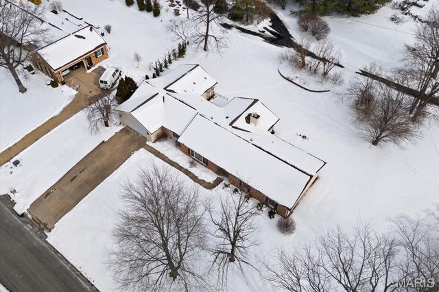 29 Santa Anita Drive, Maryville, IL 62062