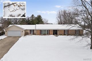 29 Santa Anita Drive, Maryville, IL 62062