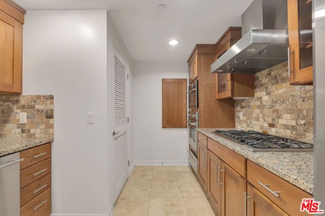 423 Arnaz Drive 102, Los Angeles, CA 90048