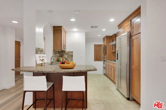 423 Arnaz Drive 102, Los Angeles, CA 90048