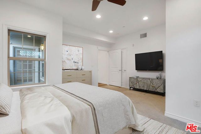 423 Arnaz Drive 102, Los Angeles, CA 90048