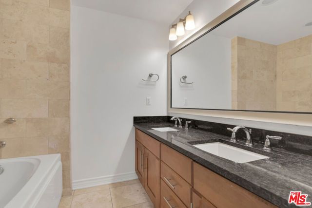 423 Arnaz Drive 102, Los Angeles, CA 90048