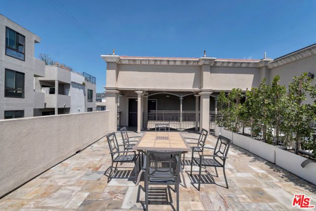 423 Arnaz Drive 102, Los Angeles, CA 90048
