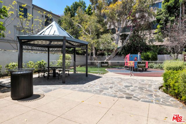 423 Arnaz Drive 102, Los Angeles, CA 90048