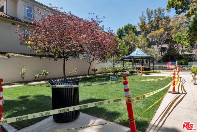 423 Arnaz Drive 102, Los Angeles, CA 90048