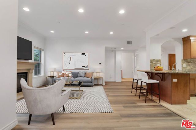 423 Arnaz Drive 102, Los Angeles, CA 90048