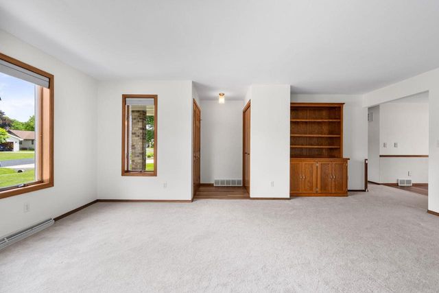 2615 W SUNNYVIEW CIRCLE, Appleton, WI 54914