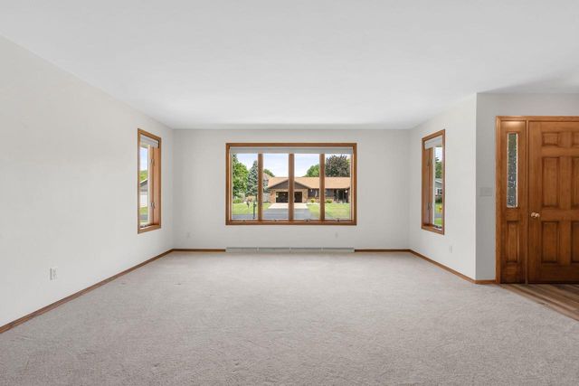 2615 W SUNNYVIEW CIRCLE, Appleton, WI 54914