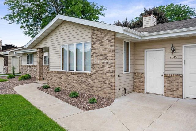 2615 W SUNNYVIEW CIRCLE, Appleton, WI 54914
