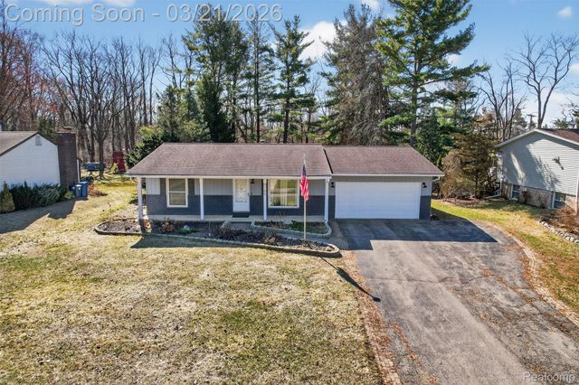 9155 Satelite Drive, White Lake Charter Township, MI 48386