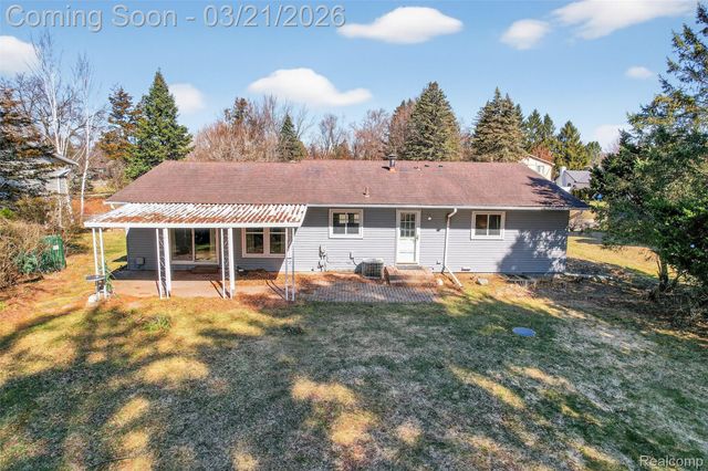 9155 Satelite Drive, White Lake Charter Township, MI 48386