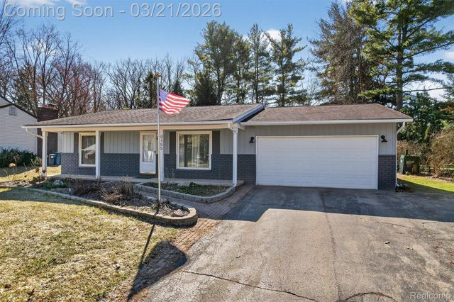 9155 Satelite Drive, White Lake Charter Township, MI 48386