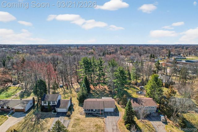 9155 Satelite Drive, White Lake Charter Township, MI 48386