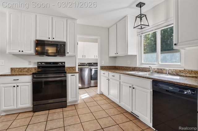 9155 Satelite Drive, White Lake Charter Township, MI 48386