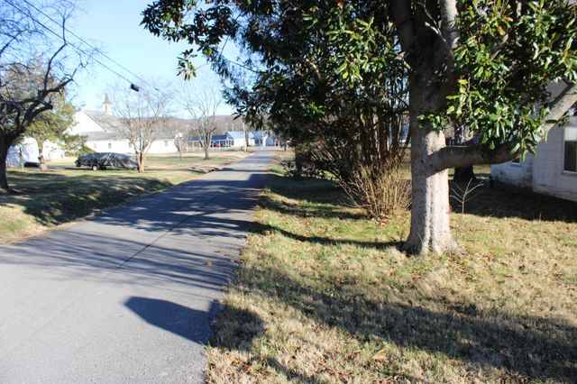 62 High Street, Viola, TN 37394