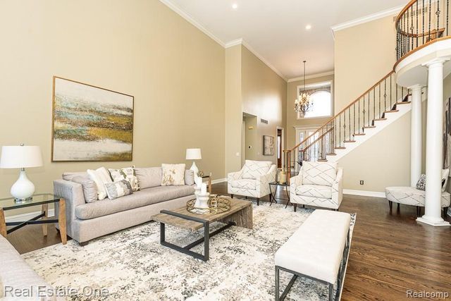 534 Parkland Hills Drive, Rochester, MI 48306