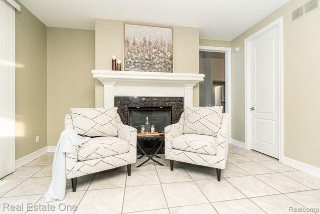 534 Parkland Hills Drive, Rochester, MI 48306