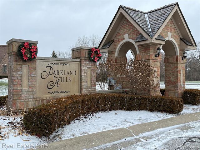 534 Parkland Hills Drive, Rochester, MI 48306